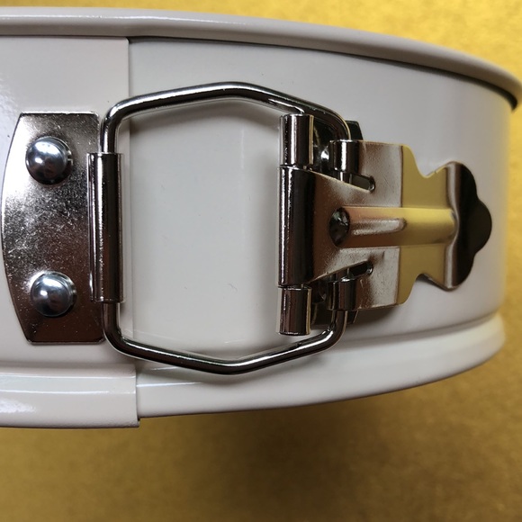 Rae Dunn 9 inch Springform Cake Pan - Picture 4 of 5